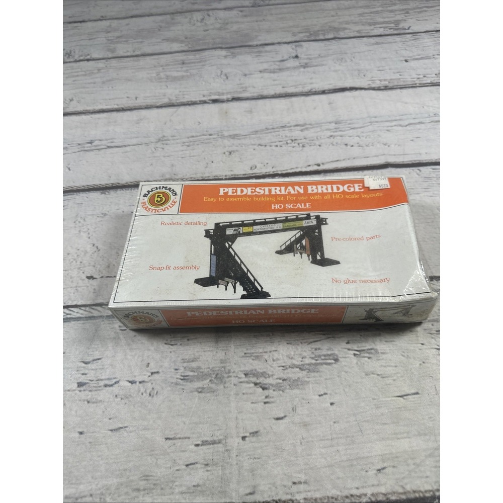 Bachmann Plasticville 2672 HO Scale PEDESTRAIN BRIDGE KIT - NEW FACTORY SEALED